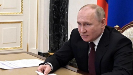 Putin ordenó desplegar al Ejército ruso en los territorios separatistas de Ucrania