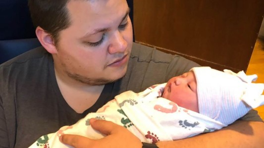 El bebé que ya es viral: nació el 22/2/22 a las 2:22