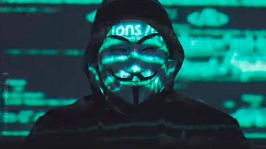 La organización de hackers Anonymous declaró la "guerra cibernética" a Rusia