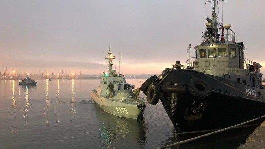 Rusia tomó una pequeña isla ucraniana en el mar Negro y mató a 13 guardacostas