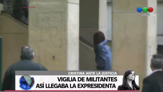 Llegó Cristina a los tribunales de Comodoro Py para declarar ante el juez Bonadio