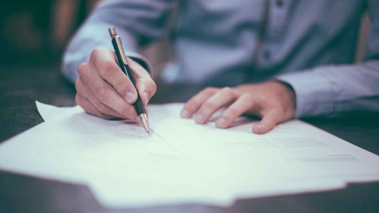 Más de 1.000 escritores piden que se ponga fin a la "guerra insensata"