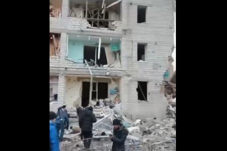 Dos complejos residenciales destruidos por un ataque ruso en Borodjanka, al oeste de Kiev