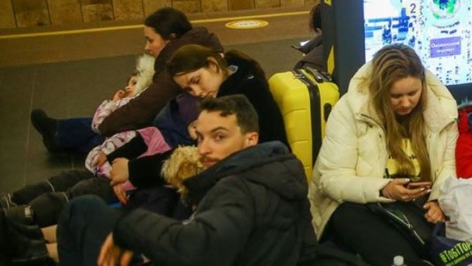 Estados Unidos permitirá que los ucranianos en su territorio puedan quedarse durante 18 meses