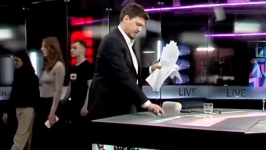 Periodistas combaten a Putin con una ópera clásica - #FlashChat