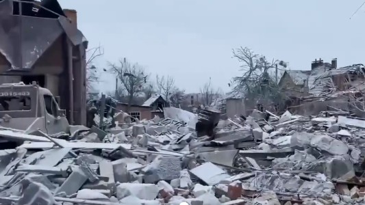 Bombardeos en Sumy: "Se encontraron cuerpos de 21 personas, dos de ellas niños"