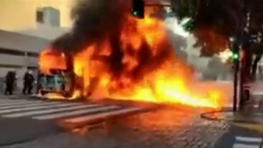Se incendió un colectivo sin pasajeros en Liniers