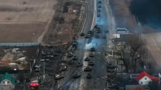 Video: así fue la emboscada contra el convoy ruso que se acerca a Kiev