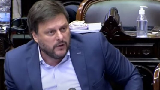 Leandro Santoro: "Hoy votamos si le autorizamos al Gobierno refinanciar la deuda o caemos en default"