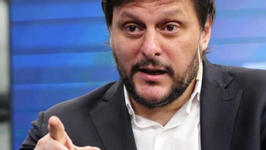 Leandro Santoro, a La Cámpora: "Todos los funcionarios tienen la obligación de estar alineados con el Presidente"