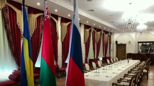 Comenzaron las nuevas negociaciones de paz y Ucrania mantiene reclamo de alto el fuego