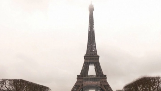 La Torre Eiffel creció seis metros por la colocación de una nueva antena