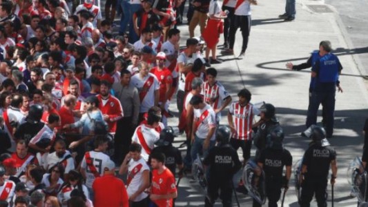 Se registraron incidentes en la previa del Superclásico