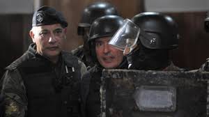 José López fue trasladado a un hospital porque "escucha voces y está delirando"