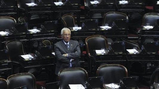 El kirchnerismo frenó la resolución para allanar la casa de Julio De Vido