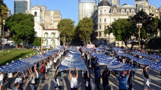 Marchas y concentraciones: el Día de la Memoria vuelve a conmemorarse en Plaza de Mayo