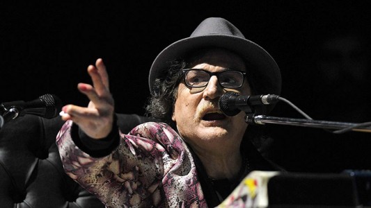 Charly García fue dado de alta: sigue la recuperación en su casa