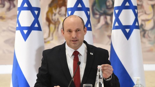El primer ministro de Israel, Naftali Bennett, dio positivo en coronavirus