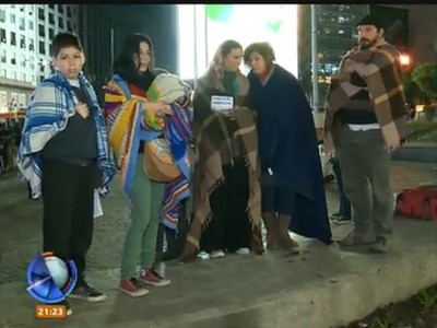 Frazadas y velas contra el aumento en las tarifas