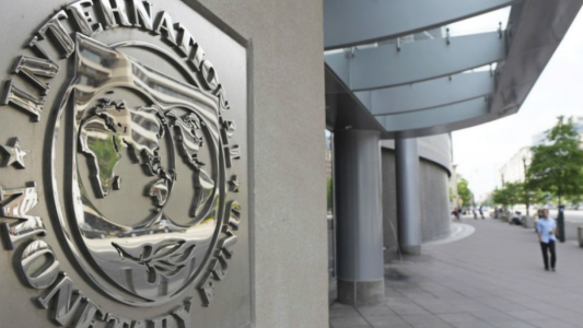 El FMI dijo que la Argentina enfrenta riesgos para cumplir el acuerdo pero estimó que igual se podrán lograr la metas pactadas