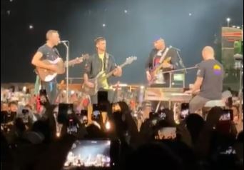 Video: Coldplay cantó "Amor eterno", de Juan Gabriel, en México
