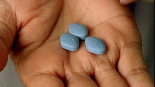 Hospitalizaron a 13 estudiantes tras consumir viagra en la escuela