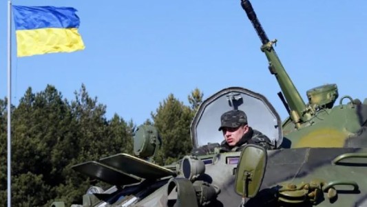 Boris Johnson anunció el envío de más misiles a Ucrania tras el ataque ruso a una estación de tren