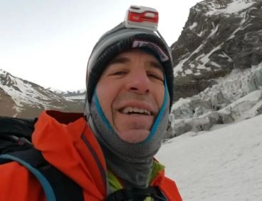 Un alpinista murió tras llegar a la cima de la séptima montaña más alta del mundo