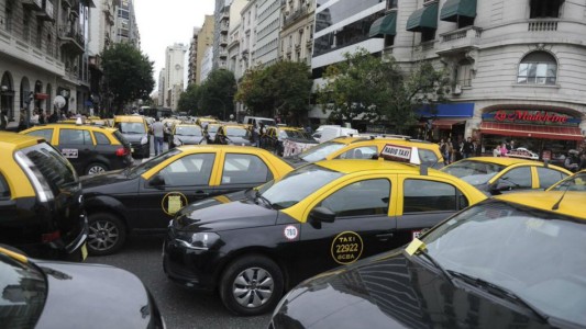 Taxistas realizarán cinco cortes en los accesos a Capital Federal, contra las Apps de transporte