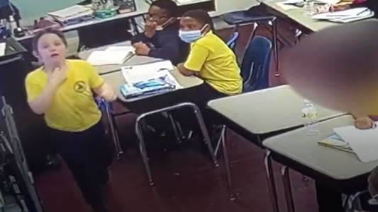 Una maestra salvó a un niño que se ahogó con una tapa de plástico: "No pensé, solo actué"