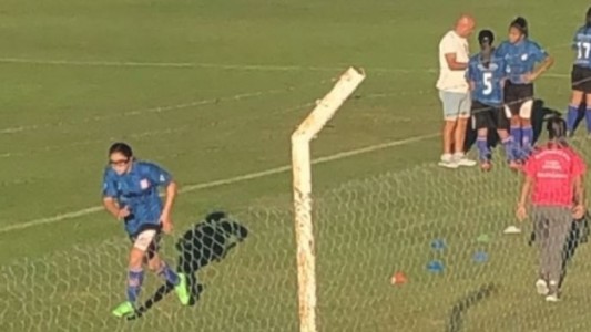 Una niña de 12 años debutó en un torneo de mayores y sueña con jugar en Estudiantes de La Plata