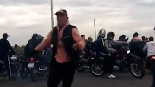 "Llevalo al guacho porque te mato": lo apuntó con un arma y lo obligó a trasladar a un herido en su auto