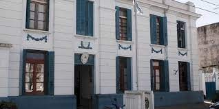 Detienen a un comisario de la Bonaerense que cobraba $100 mil por poner custodia policial, pero enviaba a un civil con una pistola de juguete