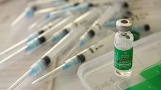 Por falta de demanda, el mayor productor de vacunas del mundo detuvo la elaboración de AstraZeneca