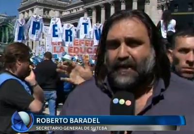 Docentes marchan al Ministerio de Educación