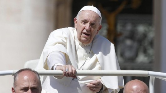 El papa Francisco les aconsejó a las suegras tener “cuidado con su lengua”, pero pidió tratarlas mejor