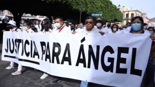 Miles de estudiantes marcharon en México para reclamar justicia por un asesinato