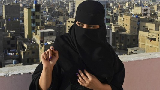 "Cuando estoy delante de ellos, no saben que soy yo": la doble vida de la rapera Eva B