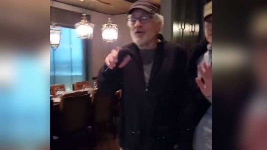 Video: Robert De Niro le negó una foto a una fan argentina