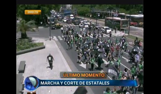Marcha de estatales para pedir la reapertura de paritarias