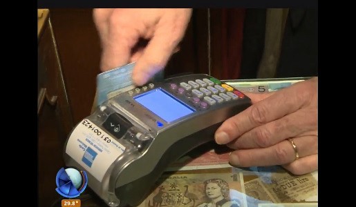 Bajarán las comisiones de las tarjetas