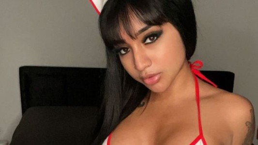 Los extraños pedidos que le hacen los seguidores a una joven modelo de OnlyFans