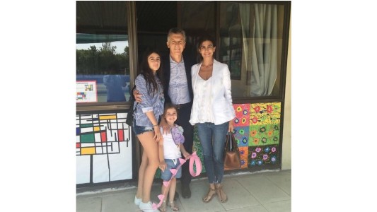 Macri subió una foto a Telegram: "Ultimo día de clases en familia"
