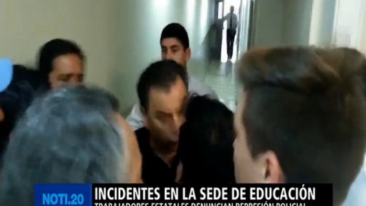 Tomaron un edificio del ministerio de Educación