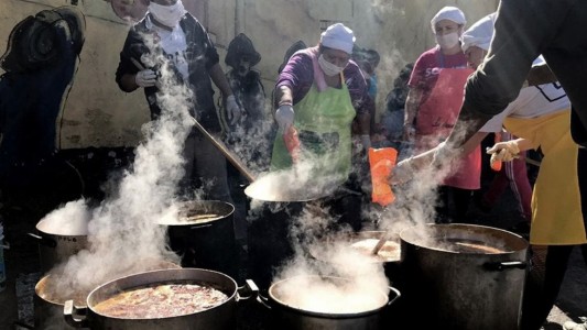 Organizaciones sociales y de izquierda hacen "ollazo" en el Obelisco