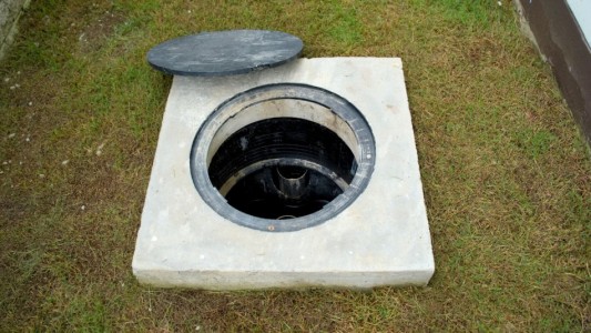 Una mamá mató a sus seis hijos al arrojarlos a un pozo