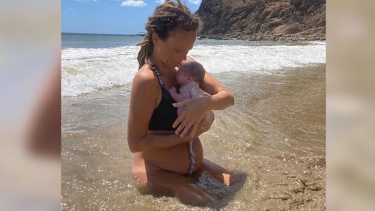 Dio a luz en el mar sin asistencia médica, compartió el video, recibió fuertes críticas y salió responder