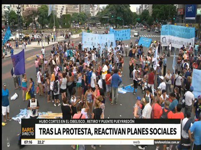 El gobierno negó haber bajado los planes sociales de Barrios de Pie