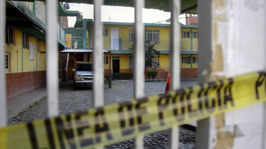 Al menos seis personas murieron en un ataque armado en México