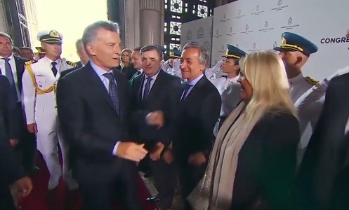 Carrió pidió a los docentes "que ayuden" en la Provincia y justificó los descuentos por paro